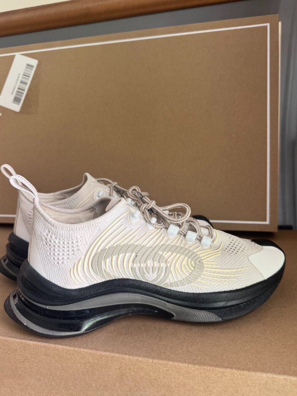 Gucci Run Sneaker in "White Black" Size 38